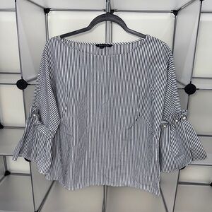 Banana Republic Women's Pinstripe Pearl Bell Sleeve Top White/Grey Size M